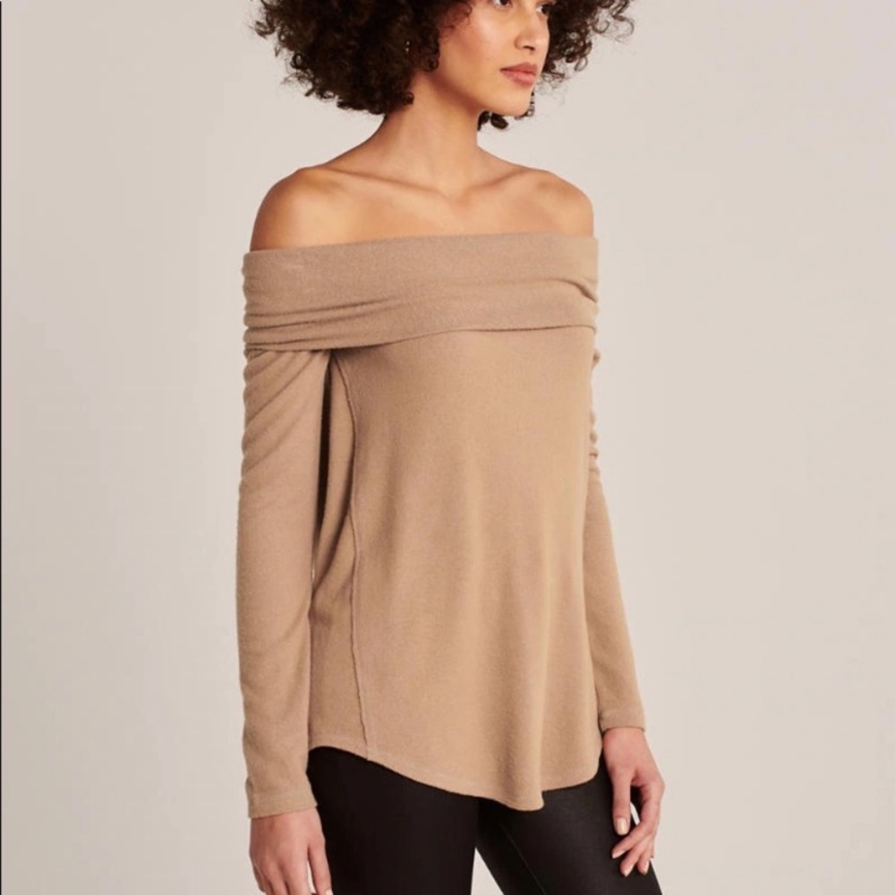 Abercrombie & Fitch Off-the-Shoulder Long Sleeve Knit Top | Small